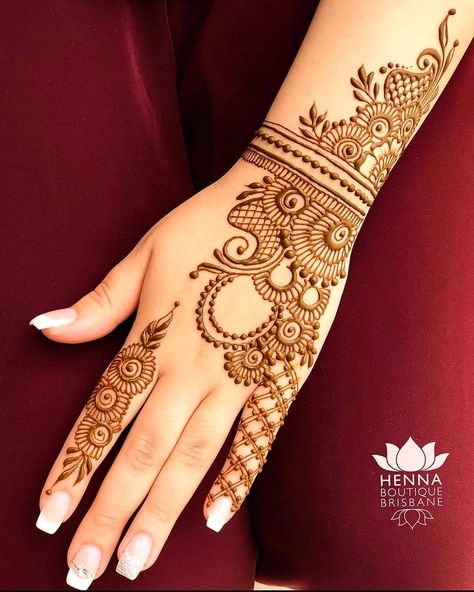 🌱HENNA 🌏TRAVEL 🏝DIVING on Instagram: “Let me know if youre after Henna Party bookings - we're going to open up soon. London and paid travel. By @henna_boutique_brisbane . . .…” Mehandi Design For Hand, Latest Arabic Mehndi Designs, Tato Henna, Finger Henna, Latest Henna Designs, Very Simple Mehndi Designs, Simple Mehndi Designs Fingers, Full Mehndi Designs, Henna Tattoo Designs Simple