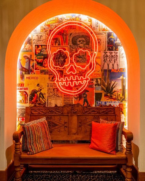 Mexican Theme Interior Design, Small Mexican Restaurant Design, High End Mexican Restaurant, Mid Century Mexican Decor, Mexican Aesthetic Restaurant, Taco Restaurant Design Interiors, Mexico Restaurant Design, Aesthetic Mexican Restaurant, Mexican Bar Decor