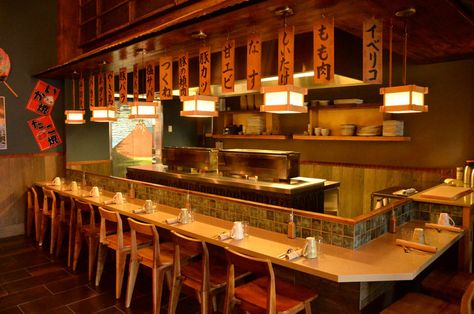 Small Izakaya Interior, Japanese Diner Interior, Izakaya Interior Design, Japanese Bar Aesthetic, Japanese Izakaya Interior, Sushi Bar Design Ideas, Japanese Bar Design, Japanese Restaurant Interior Design, Japanese Restaurant Aesthetic