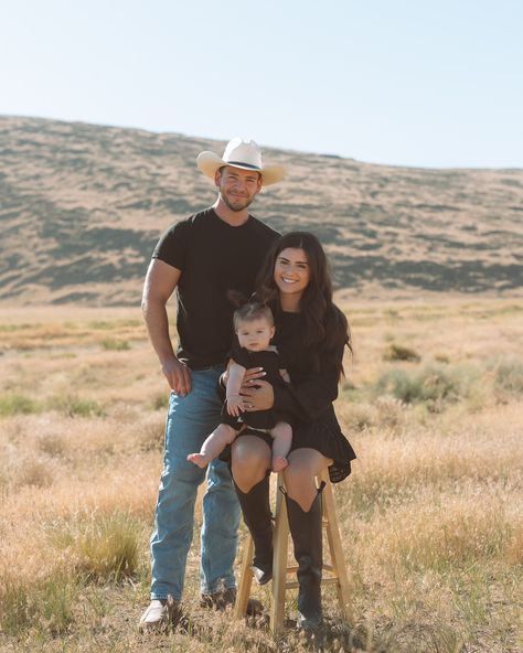 Family photos for this sweet lil family.🫶🤍 #carsoncityphotographer #renophotographer #laketahoephotographer #renotahoephotographer #renonevada Western Christmas Family Photos, Country Photoshoot Ideas Family, Western Theme Family Pictures, Western Family Christmas Pictures, Western Photoshoot Ideas Family, Family Western Photoshoot, Western Fall Family Pictures, Family Country Photoshoot, Western Christmas Photoshoot