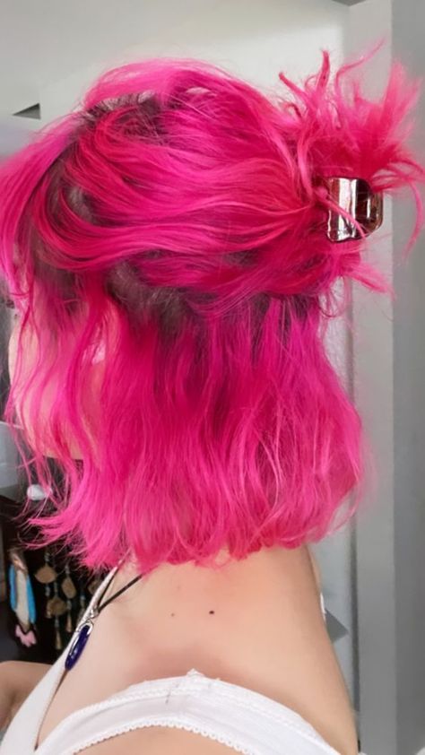 Pink Short Hair, Pink Hair Dye, Hot Pink Hair, Extension Hair, Neon Hair, Hair Color Cream, Dyed Hair Inspiration, Pretty Hair Color, Hair Color Pink