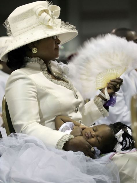 "From a COGIC convention"----I have loved this photo for years----pinned by Annacabella Church Hats African Americans, Cogic Fashion, Outfit For Church, Church Lady Hats, Church Suits And Hats, Church Attire, Outfit Essentials, Women Church, Black Church