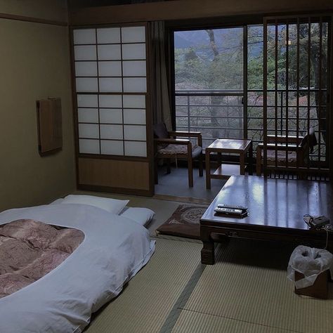 Japanese Apartment, Japanese Room, Japan Aesthetic, Aesthetic Japan, Japanese Aesthetic, Japanese House, Dream Rooms, Pretty Places, Bed Room