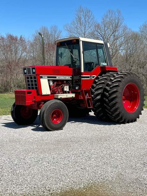 Tractors Pictures, Farming Machinery, International Harvester Tractors, Tractor Pictures, Tractor Idea, Big Machines, Big Tractors, International Tractors, Case Tractors