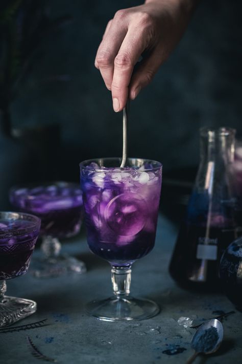 This color-changing, Harry Potter-inspired Polyjuice Potion cocktail is made with lemon, gin and butterfly pea powder for natural food coloring. The acid from the lemon juice turns the butterfly pea powder from a vibrant royal blue to a deep purple...bewitching to say the least! Witches Brew Cocktail, Butterfly Pea Powder, Harry Potter Cocktails, Cocktails Vodka, Natural Food Dye, Crowded Kitchen, Polyjuice Potion, Gin Lemon, Natural Food Coloring