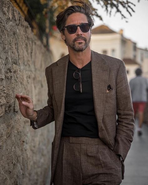 Men’s Modern Suits, Men’s Brown Suit Outfit, Mens Sartorial Style, Black And Brown Suit Men, Textured Suits For Men, Men’s Suit Inspiration, Men’s Suit With Tshirt, Modern Men’s Suits, Mens Work Suit