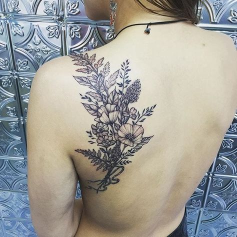 Floral Back Piece, Tropisches Tattoo, Myers Tattoo, Tattoo Son, 16 Tattoo, Fern Tattoo, Back Piece Tattoo, Bouquet Tattoo, Wildflower Tattoo