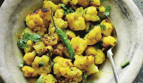 Easy Curry Recipes, Saag Paneer, Curry Recipes Easy, Easy Curry, Vegetarian Indian, Curry Chicken Recipes, Chicken Tikka, Curry Recipe, Coconut Curry