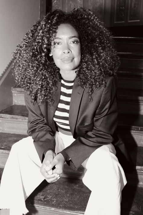 Gina Torres Jessica Pearson, Gina Torres, Science Fiction Series, Angela Bassett, Types Of Women, Black N White, Drama Series, Lone Star, Beauty Women