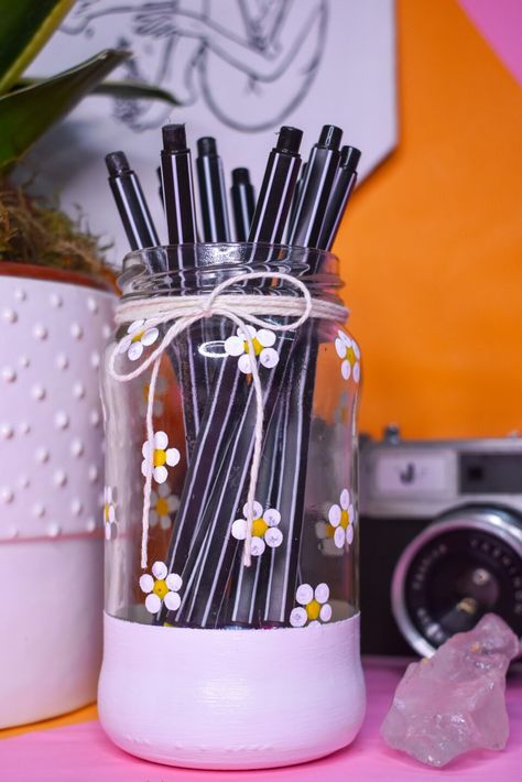 Pencil Cup Diy, Painting Glass Jars, Painted Pots Diy, Diy Glass Bottle Crafts, Jar Art, Pencil Painting, Diy Jar Crafts, Hand Crafts For Kids, Diy Bottle Crafts