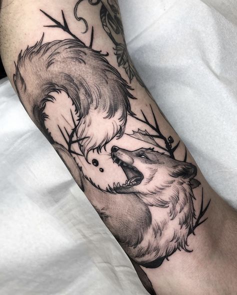 Fox Black And White, Heavily Tattooed, Tattooed People, Fox Tattoo Design, Skull Rose Tattoos, Floral Thigh Tattoos, Autumn Tattoo, Funky Tattoos, Light Tattoo