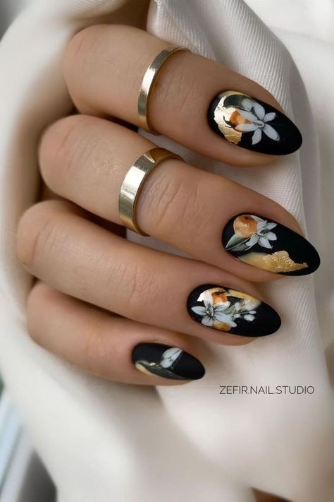 Black Nails With Flowers, Black Flower Nails, Black Floral Nails, Dark Spring Nails, Black Spring Nails, Cruise Style, Dark Nail Art, Dark Spring, Future Nails