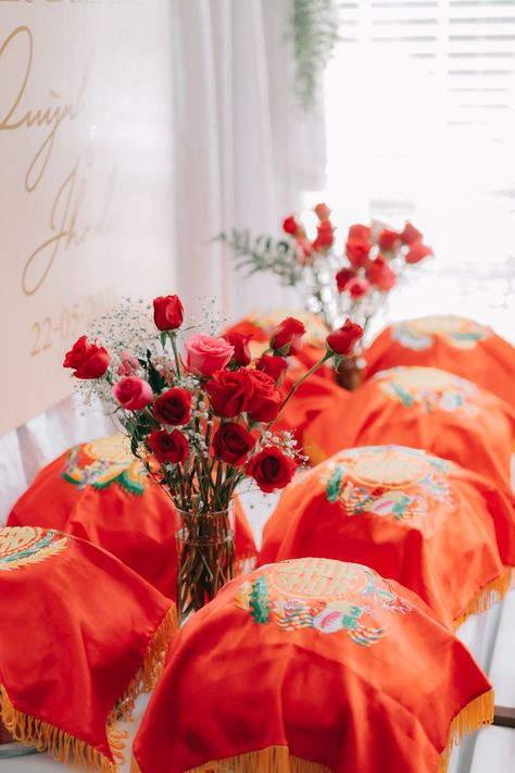 Traditional mâm quả that is brought by the groom for the bride and her family. We had 8 trays that contained liquor, fruit, tea, and pastries. (Ella Aeryn Photography) Vietnamese Tea Ceremony, Traditional Vietnamese Wedding, Tea Ceremony Wedding, Vietnamese Tea, Qipao Wedding, Vietnamese Wedding, Chinese Tea Ceremony, Engagement Ceremony, Wedding Tea