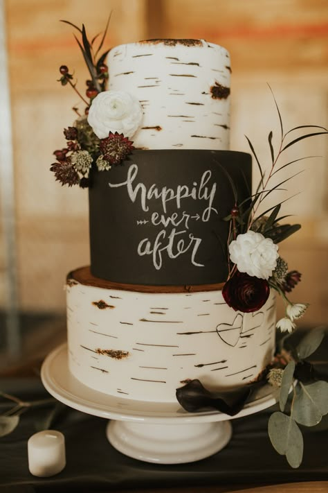 Grooms Cake Ideas Unique, Edgy Bride, Photoshoot Unique, Wedding Make Up Inspiration, Inspiration Photoshoot, Edgy Wedding, Country Wedding Cakes, Bride Photos, Country Theme Wedding