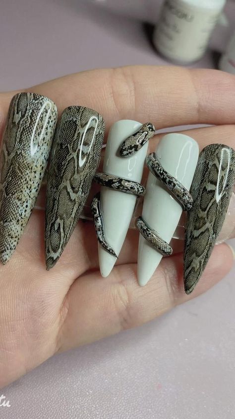 New Year, New Nails Winter Wonderland Nail Art for 2024 | New Years Eve Party Nails Nails Winter Wonderland, Wonderland Nail Art, Spooky Manicure, Halloween Nails Simple, Manicure Halloween, Art Transformation, Snake Skin Nails, Gel Polish Designs, Halloween Acrylic