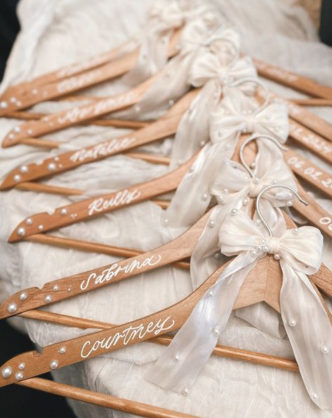 Pearl Bow Custom Bride Hanger for Wedding Dress Personalized With Date Wedding Dress Hanger Acrylic Mrs Hanger for Bride From Maid of Honor - Etsy Hangers For Bridal Party, Pearl Wedding Hangers, Wedding Hangers Personalized Diy, Custom Hangers Wedding, Wedding Etsy Ideas, Bridesmaid Hangers With Pearls, Hanger For Wedding Dress, Wedding Day Accessories Brides, Wedding Day Hangers