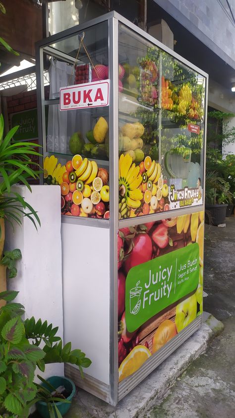 Booth Design Food, Juice Display, Smoothie Business, Gerobak Vintage, Bisnis Ideas, Fruits Juice, Fruit Store, Fruits Salad, Store Decoration