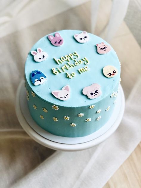 Stay Birthday Cake, Skzoo Cake Ideas, Straykids Cake Birthday Ideas, Skzoo Birthday Cake, Skz Bday Cake, Stray Kids Cake Birthday Ideas, Straykids Birthday Cake, Stray Kids Birthday Party Ideas, Stray Kids Cake Birthday