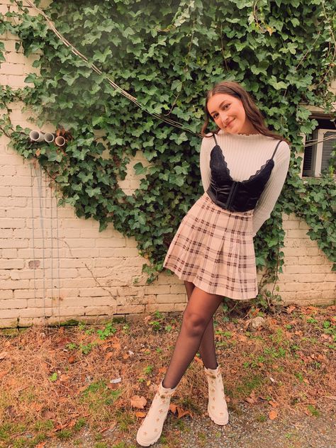 outside photos, corset top, plaid skirt, academia aesthetic, tiktok, Instagram, pose ideas, photo ideas, outfit idea #pictures #pictureideas #poses #fashion #outfits #instagram #tennisskirt #winter #fall #gucci #shein #princesspolly #academia #plaid Pose Skirt Outfit, Poses Wearing Skirt, Pose For Skirt Outfit, Skirt Outfit Pose Ideas, Poses With Skirts Outfit Aesthetic, Skirt Outfits Pose, Pose With Skirt Ideas, How To Pose In Skirt And Top, Pose Ideas In Skirt