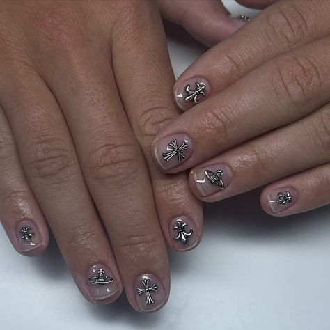 ⛓️‍💥⚔️Chrome hearts men’s mani 🩶⛓️ Set Details ❀ﹾ𓈒 Clear mani + gems 🏠📍Located in 64050 Independence, Mo 🗓️ Availability linked in linktree! ‎❀ﹾ𓈒ིུ✩ Products used: @haenails - Izemi resin 99.9 low @makartt_official - Rhinestone glue ‎—————— ⊹ ⊱ ❀ﹾ𓈒ིུ✩ ⊰ ⊹ —————— Chrome Hearts Men, Men Nail Art, Chrome Hearts Nails, Male Nails, Nail Art Chrome, Men Nail, Independence Mo, Mens Nails, The Heart Of Man