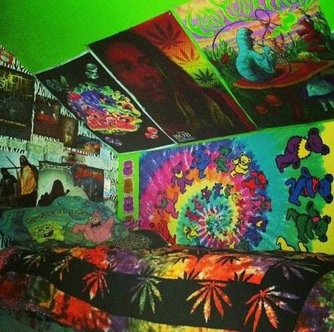 ★ Psychadelic Room, Trippy Room Ideas, Trippy Bedroom, Room Ideas Aesthetic Trippy, Dope Rooms, Room Decor Hippie, Boho Rooms, Hippy Bedroom, Hippie Bedroom Decor