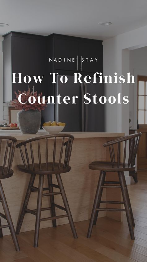 How I refinished three golden oak bar stools into dark walnut wood counter stools. How I sanded and stained wood stools for our kitchen. Spindle wood chair makeover. How to refinish wood chairs. Furniture flip before and after. Rustic modern kitchen styling. Black kitchen cabinets with a wood island and wood chairs. How to mix multiple wood tones. Black and wood kitchen inspiration by Nadine Stay | #counterstools #chairmakeover #furnitureflip #darkwood #woodtones #spindlechairs #kitchenmakeover Refinish Wood Chairs, Wooden Bar Stools With Back, Modern Kitchen Styling, Refurbished Bar Stools, Wooden Counter Stools, Kitchen Island Stools With Backs, Bar Stools Ideas, Black And Wood Kitchen, Wood Chair Makeover