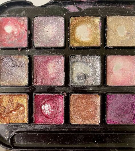 Tumblr Glitter Aesthetic, Glittery Eyeshadow Palette, Grunge Makeup Palette, Vintage Eyeshadow Palette, Makeup Pallete Aesthetic, Eyeshadow Aesthetic Palette, Ke$ha Aesthetic, Glitter Eyeshadow Aesthetic, Colorful Grunge Aesthetic