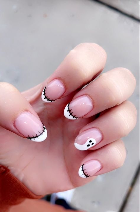 Stitch French Tip Nails, Halloween Nail Designs With Ghosts, Short Halloween French Tip Nails, Halloween Nail Designs On Natural Nails, French Nail Halloween, White French Tip Ghost Nails, Cute Halloween Nails Ghost, Easy Halloween Nails Design Simple, Cute Nail Ideas For Halloween