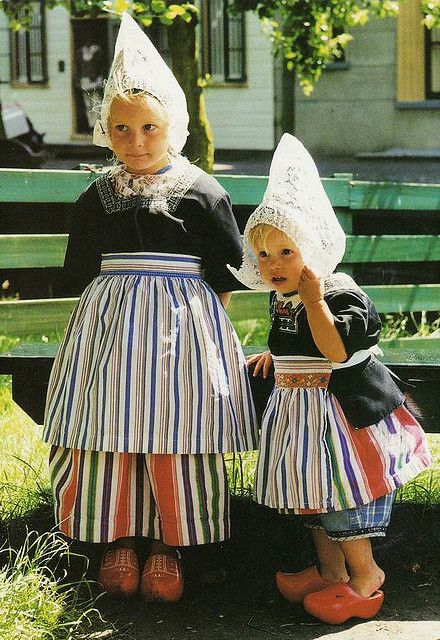 Two little Dutch girls in traditional costume, Holland. Kind Photo, Dutch Girl, Kids Around The World, We Are The World, People Of The World, World Cultures, 인물 사진, Sioux, Anthropology