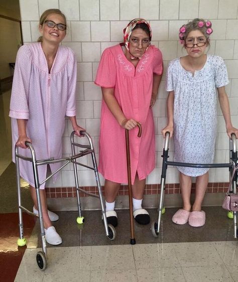 Old Lady Halloween, Disfarces Halloween, Granny Costume, Grandma Costume, Best Group Halloween Costumes, Spirit Halloween Costumes, Kostum Halloween, Kostuum Halloween, Trio Costumes