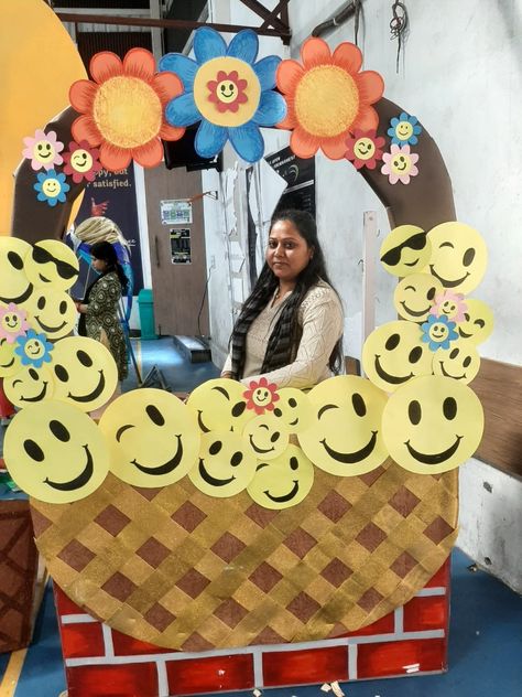 Selfi Point Decoration For School, Selfie Point Ideas For College, Selfie Board Frame Ideas, Selfie Corner Ideas For School, Selfie Stand Decoration, Selfie Stand Ideas For School, Selfie Point Decoration, Selfie Point Ideas, Selfie Booth Ideas