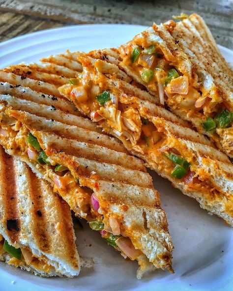 🧿Abhay Thakur on Instagram: “Grilled chicken tikka sandwich - breakfast done right!!!! Mwahaha... What are you having?! . . ⬇️ Tag a friend!!! ⬇️ I go through every…” Best Food On The Grill, Essen, Grilled Sandwich Aesthetic, Aesthetic Chicken Sandwich, Chicken Sandwich Aesthetic, Desi Sandwich, Grill Aesthetics, Fast Food Snap, Sandwiches Aesthetic