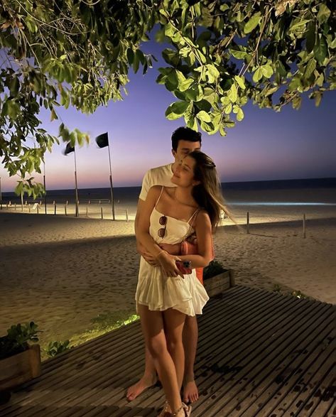 Bali Couple Outfit Ideas, Vacation Couple Outfits, Couple Vacation Outfits, Couple Beach Pictures, Bali Trip, Image Couple, Beach Pictures Poses, Beach Photography Poses, Couple Picture Poses