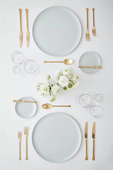 Cutlery Table Setting, Tableware Setting, Table Setting Etiquette, Dinner Design, Gold Tableware, Assiette Design, Gold Table Setting, Plate Setting, Table Etiquette