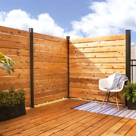 17 Backyard Hot Tub Privacy Ideas to Soak Without Being Seen - Bob Vila Slat Fence, Hot Tub Privacy, Deck Railing Systems, Aluminum Railing Deck, Privacy Wall, Privacy Fence Designs, Hot Tub Backyard, Horizontal Fence, Aluminum Decking