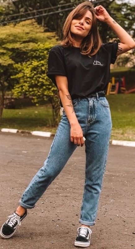 Casual Summer Outfits Jeans, New Jeans Jeans, Outfit Mom Jeans, Outfit Black Jeans, Look Grunge, Look Jean, Mom Jeans Outfit, Casual College Outfits, Black Jeans Outfit