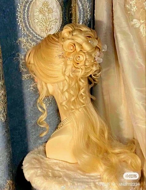 Fancy Hairstyles For Long Hair Half Up, 1600s Hairstyles Woman, Gilded Glamour Hair, Big Hairstyles For Long Hair, Soft Hairstyles For Wedding, Long Elegant Hair, Fairy Princess Hair, Fantasy Hairstyles Princesses, Masquerade Ball Hair