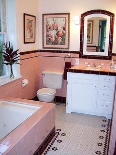 color scheme and ideas to "fix" a pink tile bathroom without remodeling Retro Bathroom Tile, Classic Bathroom Tile, Brown Tile Bathroom, Pink Tile Bathroom, Pink Bathroom Tiles, Retro Pink Bathroom, Black Tile Bathrooms, Pink Tile, Retro Bathrooms