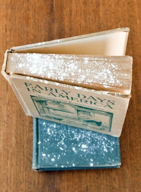 Take the musty smell away from old books with cornstarch! #bookstoread #old #books #to #read Shower Tablets, Bleach Pen, Book Repair, Smart Living, Baby Powder, Old Book, Diy Soap, Glass Cleaner, Old Books