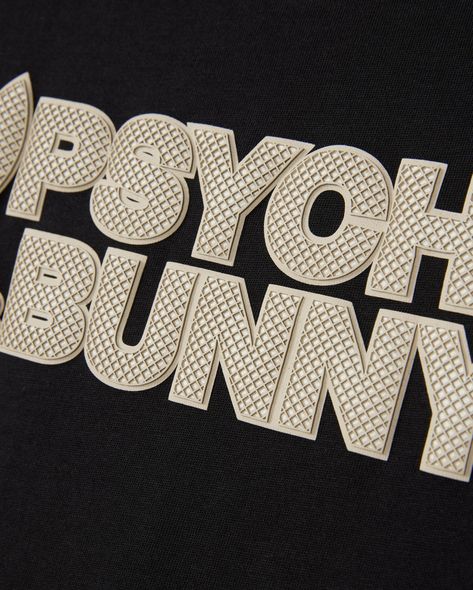 Pushing the boundaries of graphic applications on tees, the Pima cotton Melvin style has a Bunny with a wordmark in a HD-silicone print that is highly textured—making it extremely unique.Complete the matching setMade in PeruRegular fitWordmark graphicSilicon HD Apparel Packaging, Silicone Print, Boys Prints, Gel Overlay, Clothing Packaging, Tennis Shop, Hd Print, Shirt Printing, A Bunny