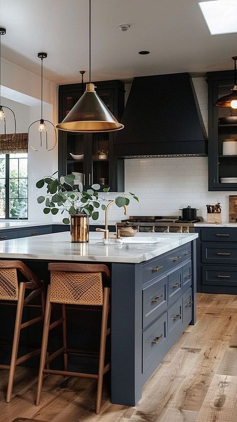 Midnight Blue Kitchen Island, Calm Kitchen Colors, Dark Blue Home Aesthetic, Ink Blue Kitchen, Small Navy Blue Kitchen, Kitchen Colour Inspiration, Boho Blue Kitchen, Dark Blue Kitchen Ideas, Dark Navy Kitchen