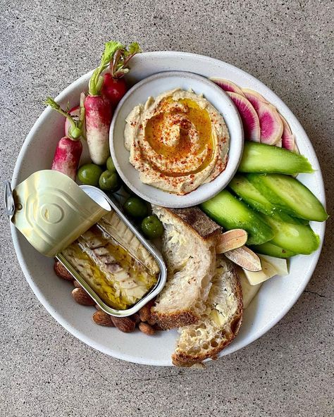 Jackie Young | Snackie lunch plate featuring @patagoniaprovisions roasted garlic mackerel, hummus with evoo and controne pepper, French breakfast radish… | Instagram Hummus Plate Lunch, Breakfast Snack Plate, Food Blogger Aesthetic, Healthy Lunch Plate, Lunch Snack Plate, European Lunch, Snack Plate Ideas, Rosemary Almonds, French Meals