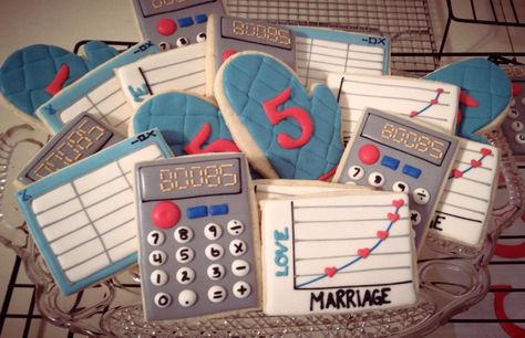 Calculator, oven mitt, spreadsheet and line-graph cookies by Mary Graver Nelson (FB). Money Cookies, School Cookies, Bye Felicia, Decorating Cookies, Line Graphs, Cookie Icing, Excel Spreadsheets, Retirement Party, Oven Mitt