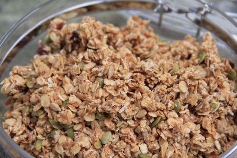 Dehydrated Granola Recipe, Dehydrated Granola, Food Dehydrator Recipes, Dehydrated Snacks, Vegan Granola Recipe, Juice Bar Ideas, Dehydrator Ideas, Raw Food Ideas, Dehydrated Recipes