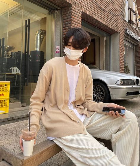 Gay Boy Outfits, Cardigan Outfit Korean, Soft Boy Aesthetic Outfits, Mens Cardigan Outfit, Summer Outfits Old Money, Aesthetic Selfie Ideas, Korean Outfits Men, Korean Style Boy, Soft Boy Outfits