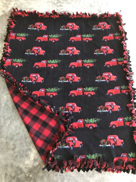 Tie Blankets Fleece Patterns, Tie Blanket Patterns, Christmas Blankets Diy, Christmas Tie Blankets, Tie Blankets Fleece How To Make, Tie Blanket Ideas, Tie Blankets Fleece, Tie Fleece Blanket, Tie Knot Blanket