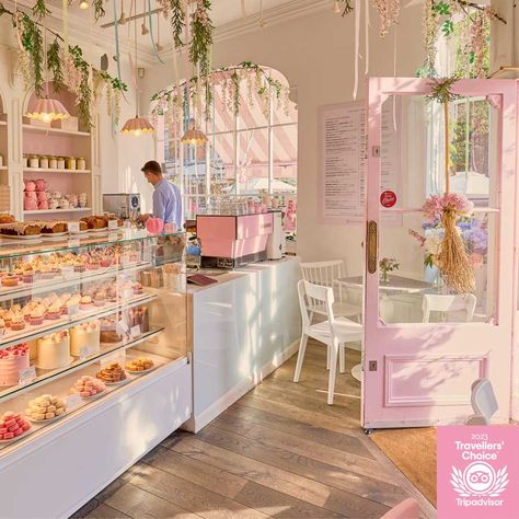 Cake Shop Design, Peggy Porschen Cakes, Peggy Porschen, Bakery Shop Design, Cute Bakery, Pink Cafe, Bakery Interior, Decoration Patisserie, Bakery Design Interior