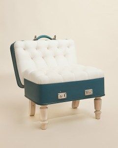 Recycled Furniture Design, Suitcase Chair, Furniture Ads, Vintage Suitcases, Vintage Suitcase, Vintage Linen, Recycled Furniture, Cool Chairs, Sit Back And Relax