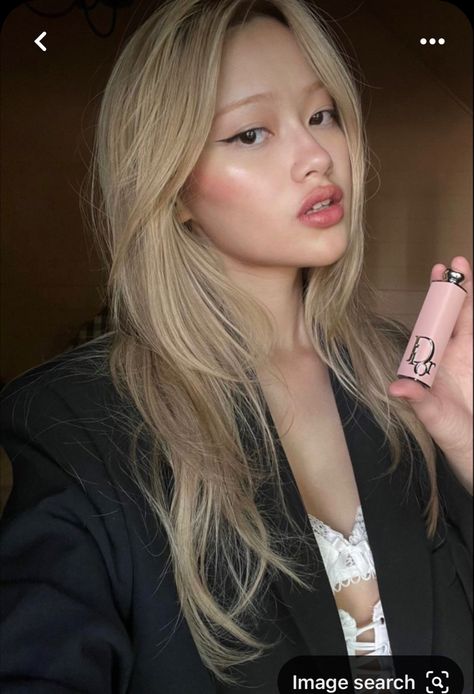 Chanel Hairstyle, Blonde Asian Girl, Asian Blonde Hair, Blonde Hair Asian, Hairstyles Jennie, Asian Blonde, Blonde Hair Korean, Blonde Asian Hair, Style Stockholm