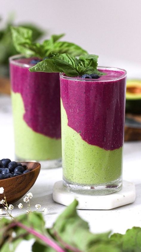 Coffee Banana Bread, Mini Cafeteria, Layered Smoothie, Basil Smoothie, Antioxidant Smoothie, Banana Drinks, Healthy Breakfast Smoothies, Healthy Breakfasts, Pineapple Smoothie